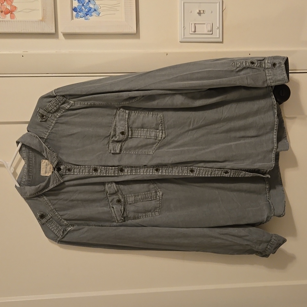 American Eagle Button-down